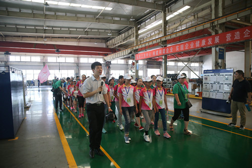 就算大雨让城市颠倒  宇通会给你们温暖怀抱