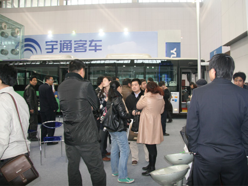 天津车展倡导低碳交通  宇通“最轻公交”成明星
