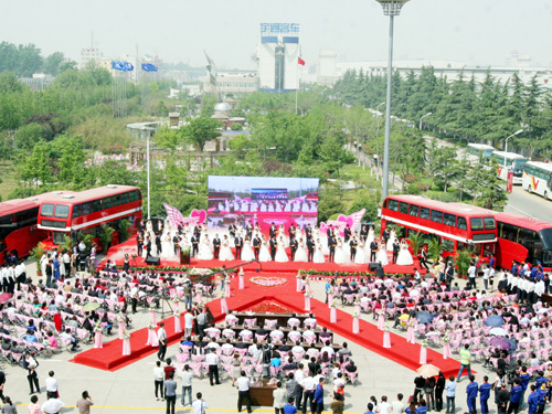 宇通公司举行第六届青年集体婚礼