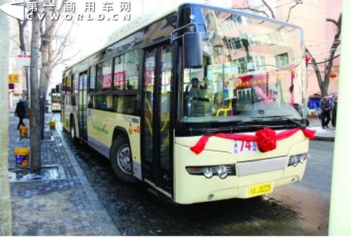 34辆宇通天然气公交在哈市74路上岗