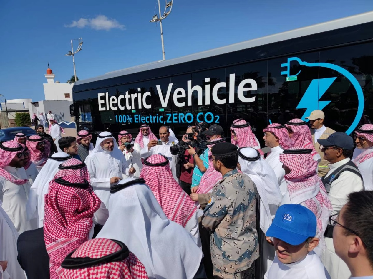沙特首辆电动公交车，宇通新能源上线运营